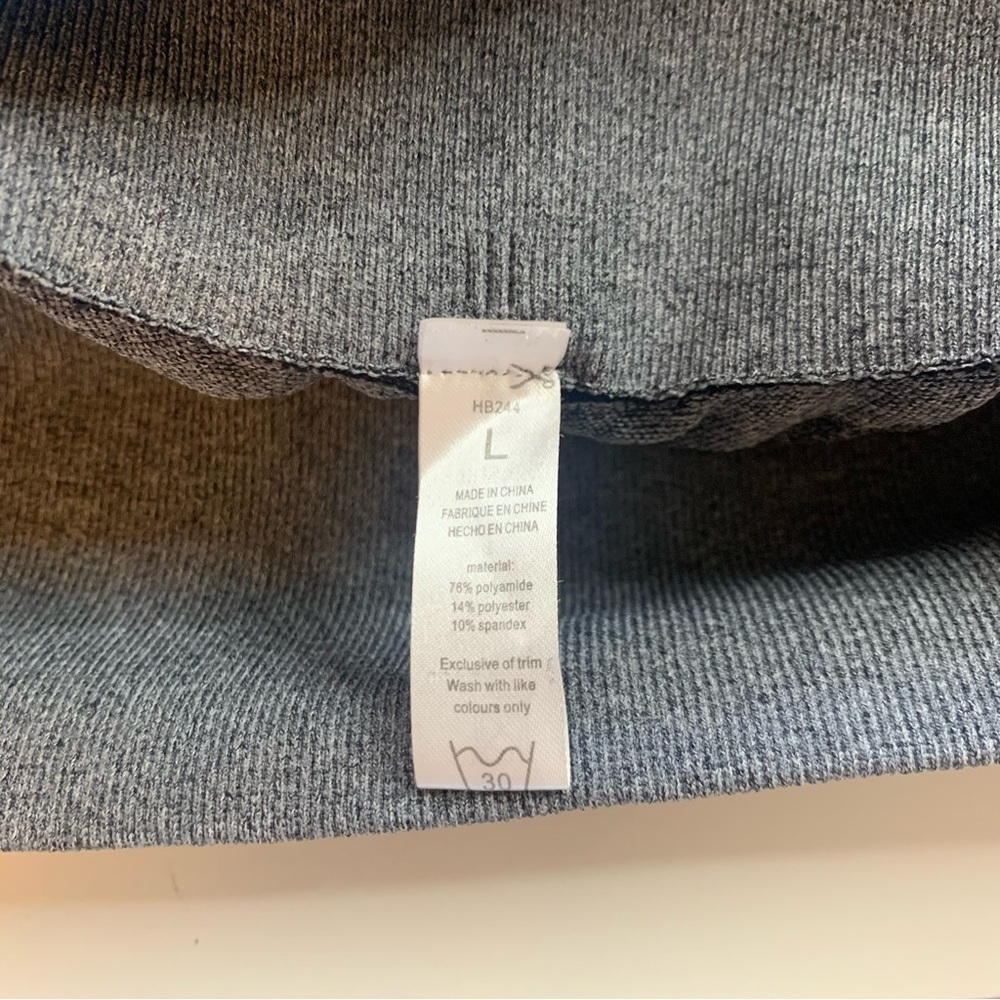 Stylish Gray High-Waisted Leggings - Picture 6 of 6